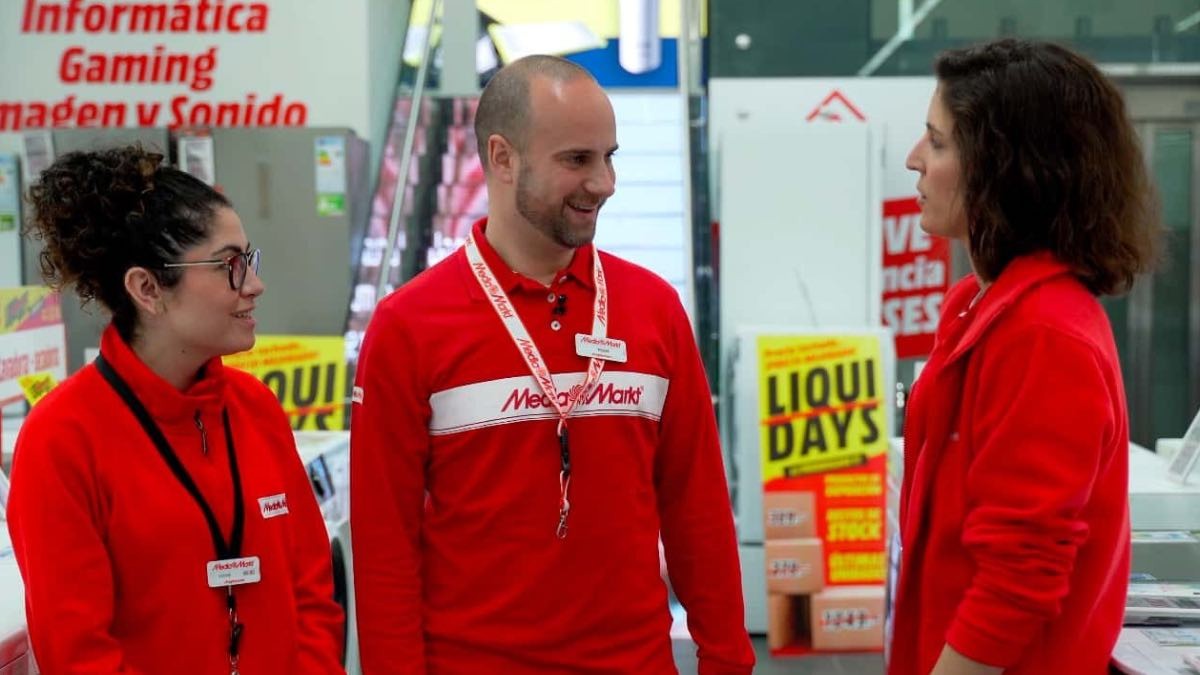 10 empresas buscan trabajadores para Navidad: sueldo de hasta 1.500 euros