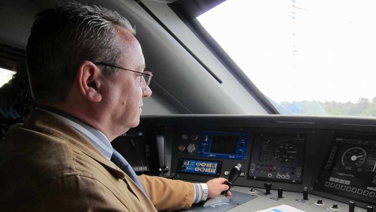 Endesa, Renfe o Mapfre: Empresas con programas de empleo para mayores de 50 años
