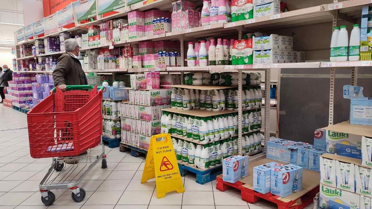 ¿Qué leche bebes? Según la OCU, esta es la mejor que venden en el supermercado