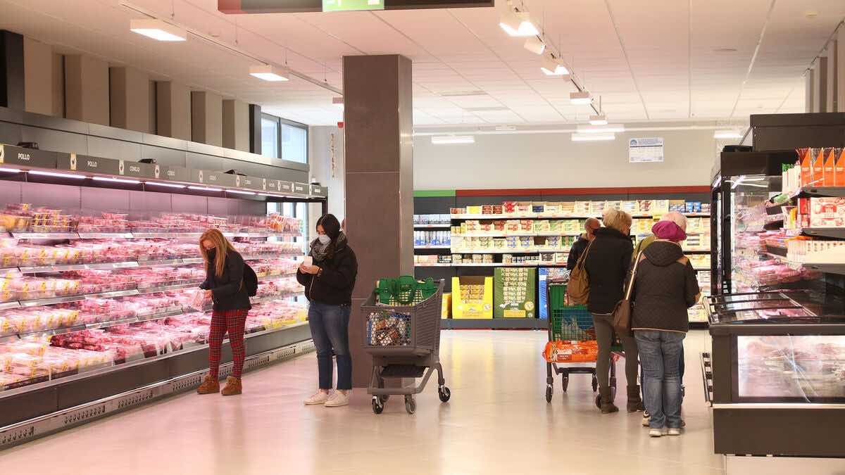 La OCU tiene un truco para hacer la compra a mitad de precio en Mercadona, Lidl...
