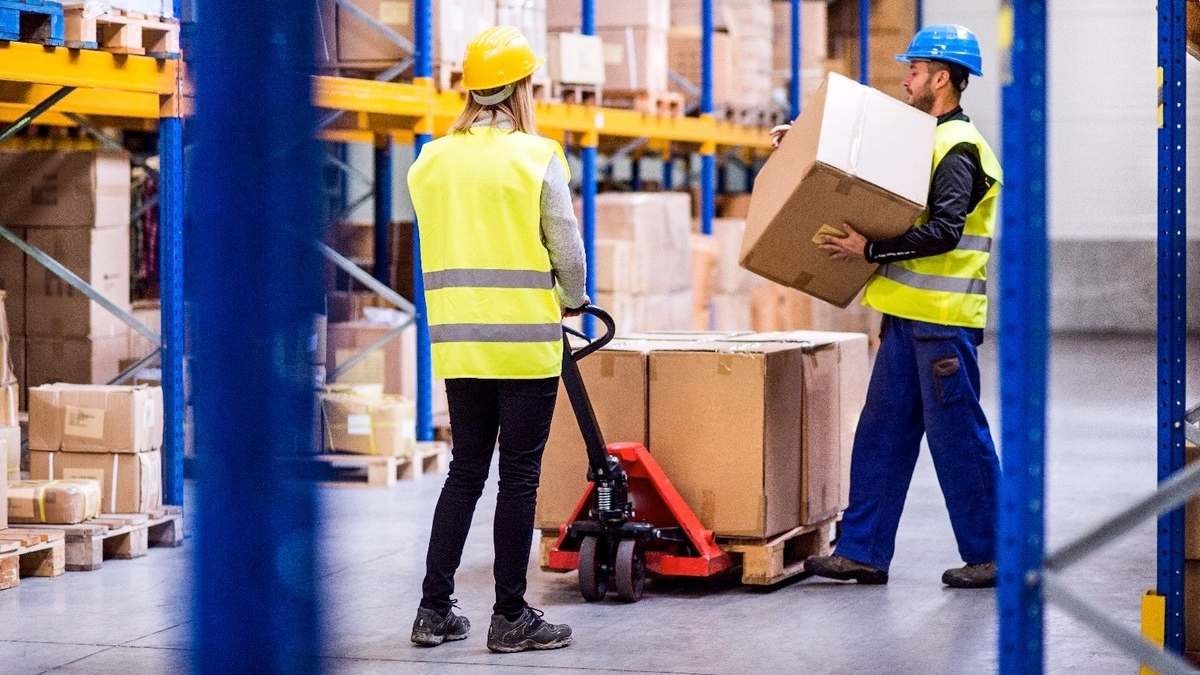 Se necesitan 30 mozos de almacén en Valencia con sueldos de 1.700 euros al mes
