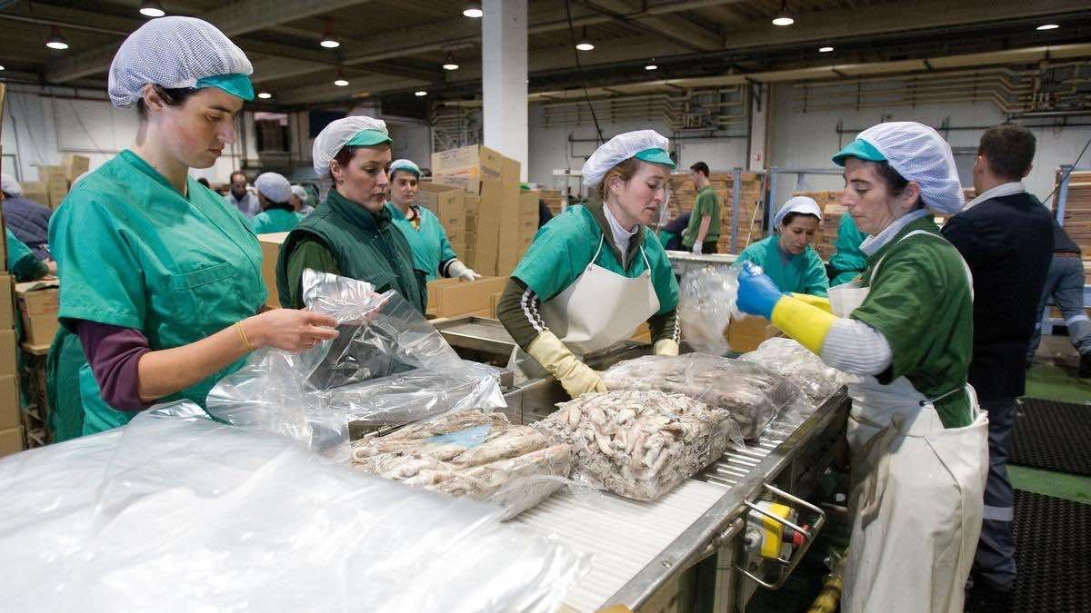 Las mujeres españolas trabajarán gratis hasta final de año