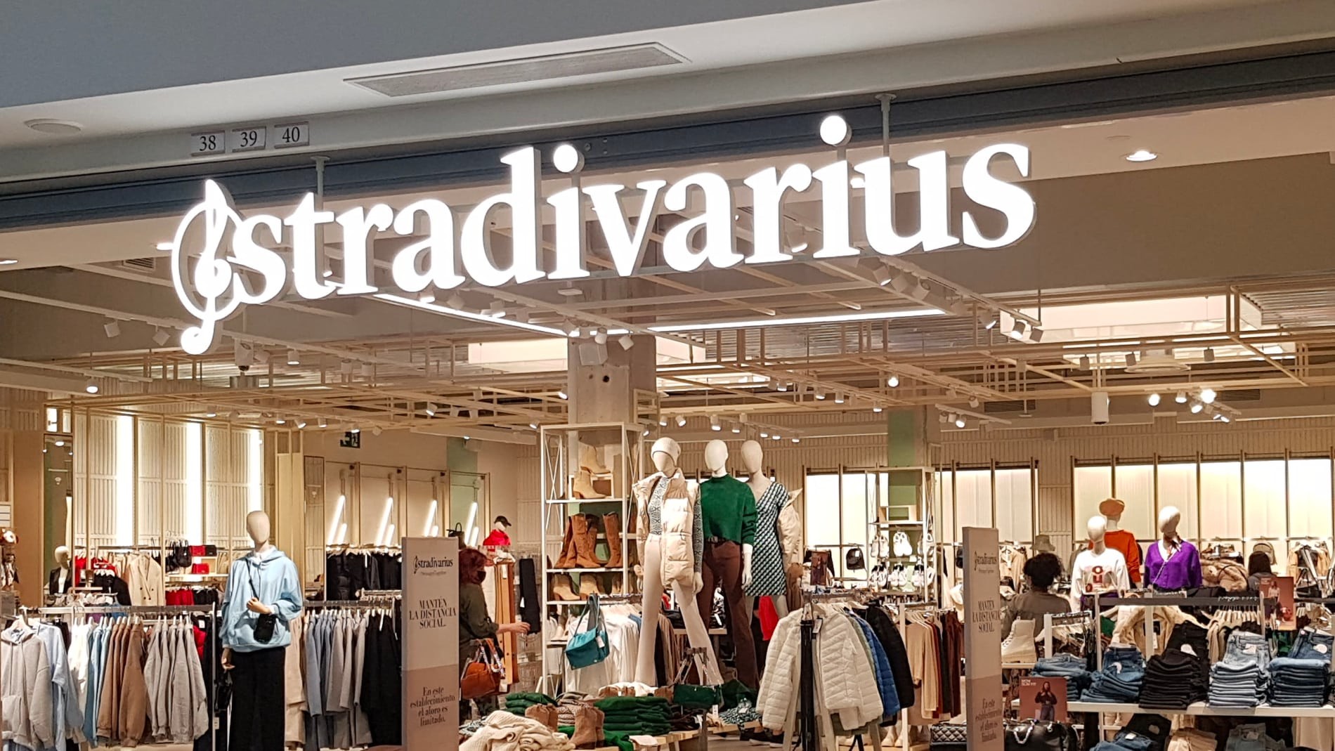 Stradivarius o Zara: estas empresas de Inditex necesita personal para el Black Friday y Navidad