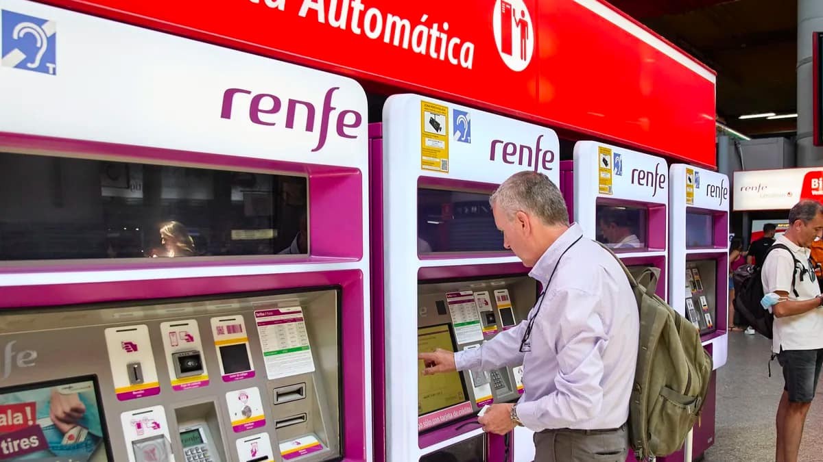 Ya se pueden solicitar los abonos gratuitos de Media Distancia de Renfe a través de su web