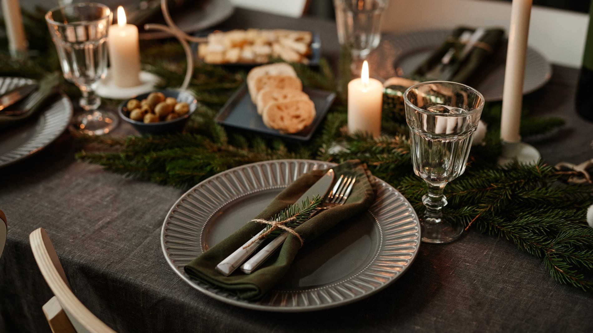 Cómo decorar una mesa de Navidad con poco dinero
