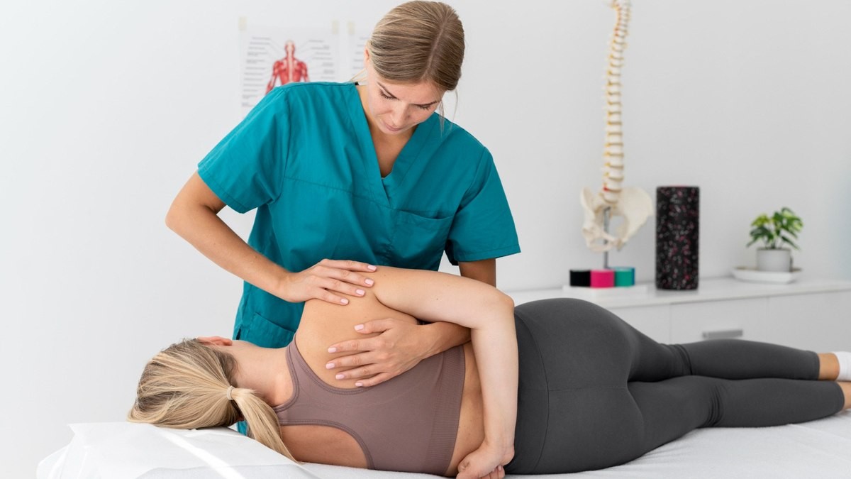 Quirónsalud necesita cubrir 300 puestos de trabajo con sueldos de 1.500 euros al mes