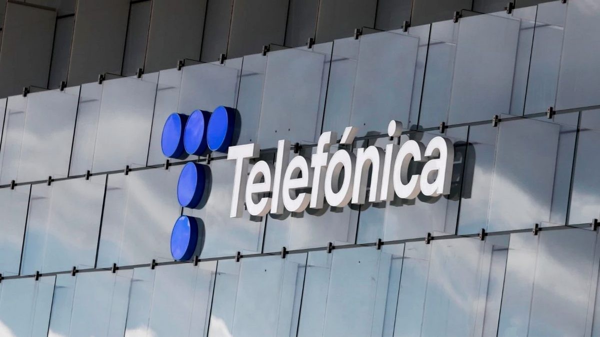Telefónica oferta 585 puestos de trabajo con sueldos de 3.000 euros al mes