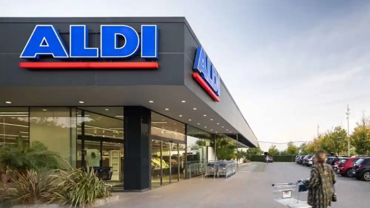 Olvídate de las cremas milagro: el masajeador de ojos de Aldi que elimina las ojeras