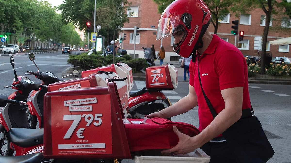 700 euros por trabajar solo fines de semana: Alcampo, Telepizza o  Primark