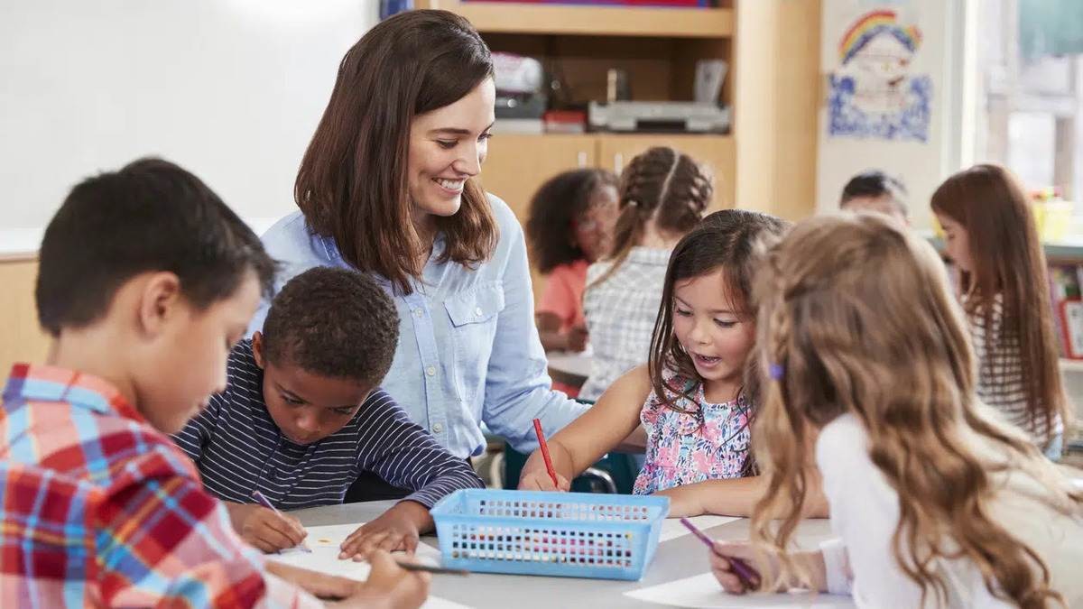 ¿Cuánto cobra un maestro de infantil en España? Sueldos por Comunidades Autónomas