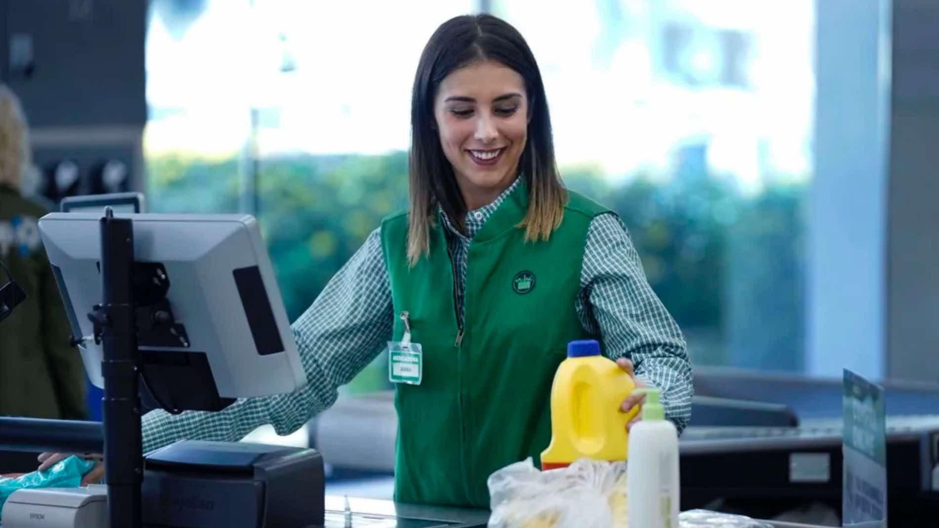 Varios supermercados necesitan personal durante la campaña de Navidad: cómo enviar el currículum