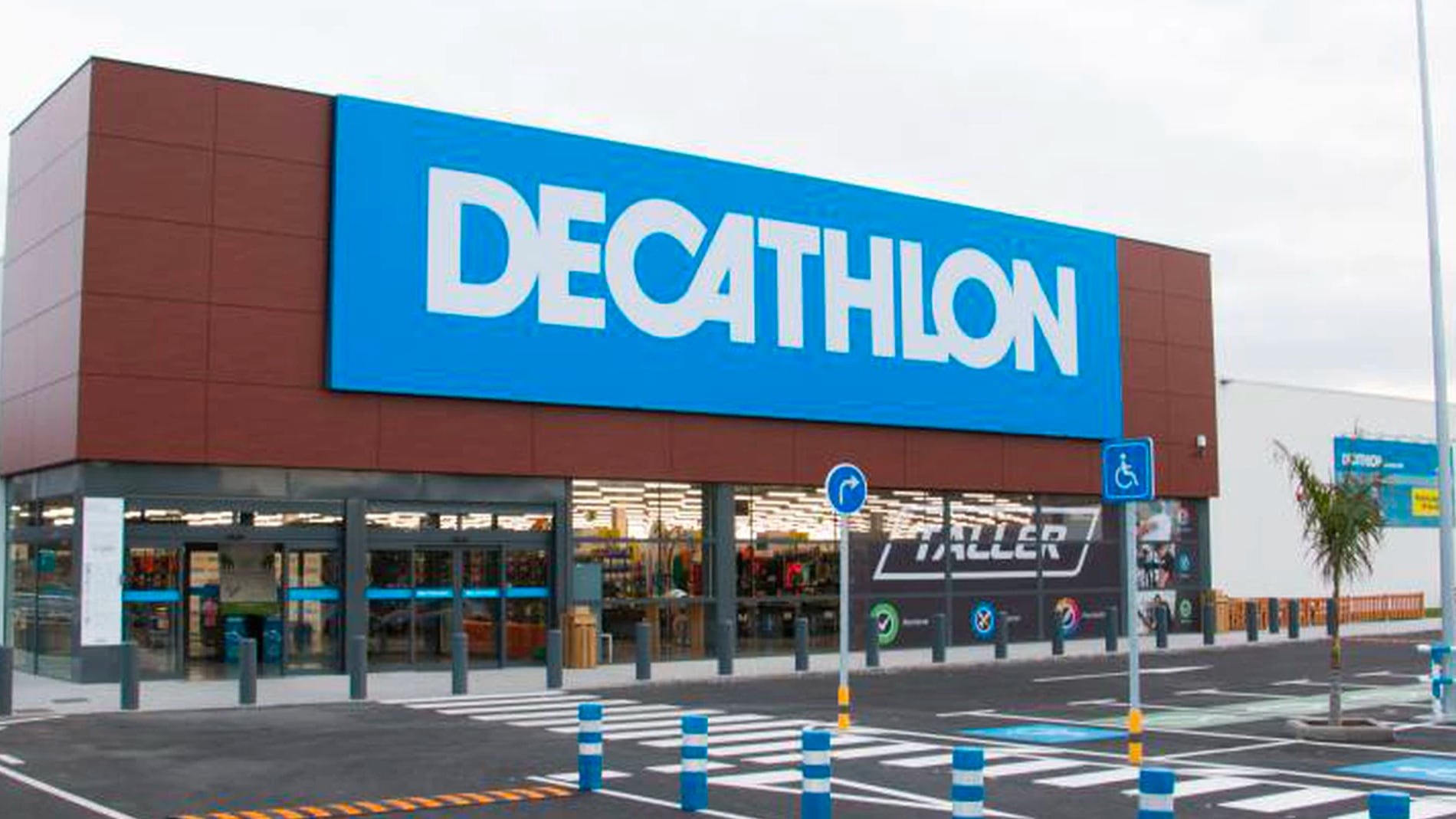 Las agotadísimas chanclas 'Yeezy' tienen su réplica en Decathlon por la mitad de precio