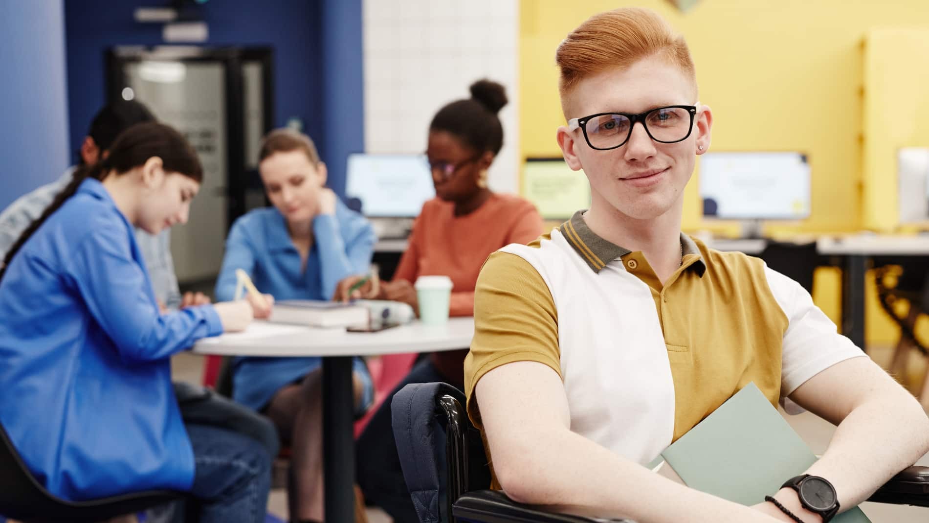 Adecco ofrece becas de hasta 5.000 euros para estudiantes con discapacidad de FP o universitarios