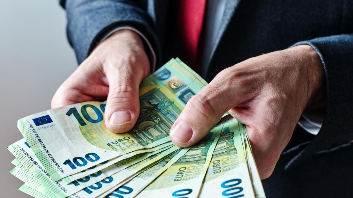Cuánto tienes que cotizar para cobrar la pensión máxima de 3.059 euros en 2023