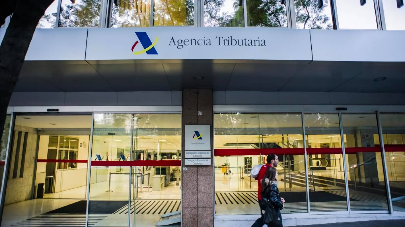 Hacienda da un paso atrás y las madres no tendrán que devolver los 100 euros de la ayuda a la maternidad