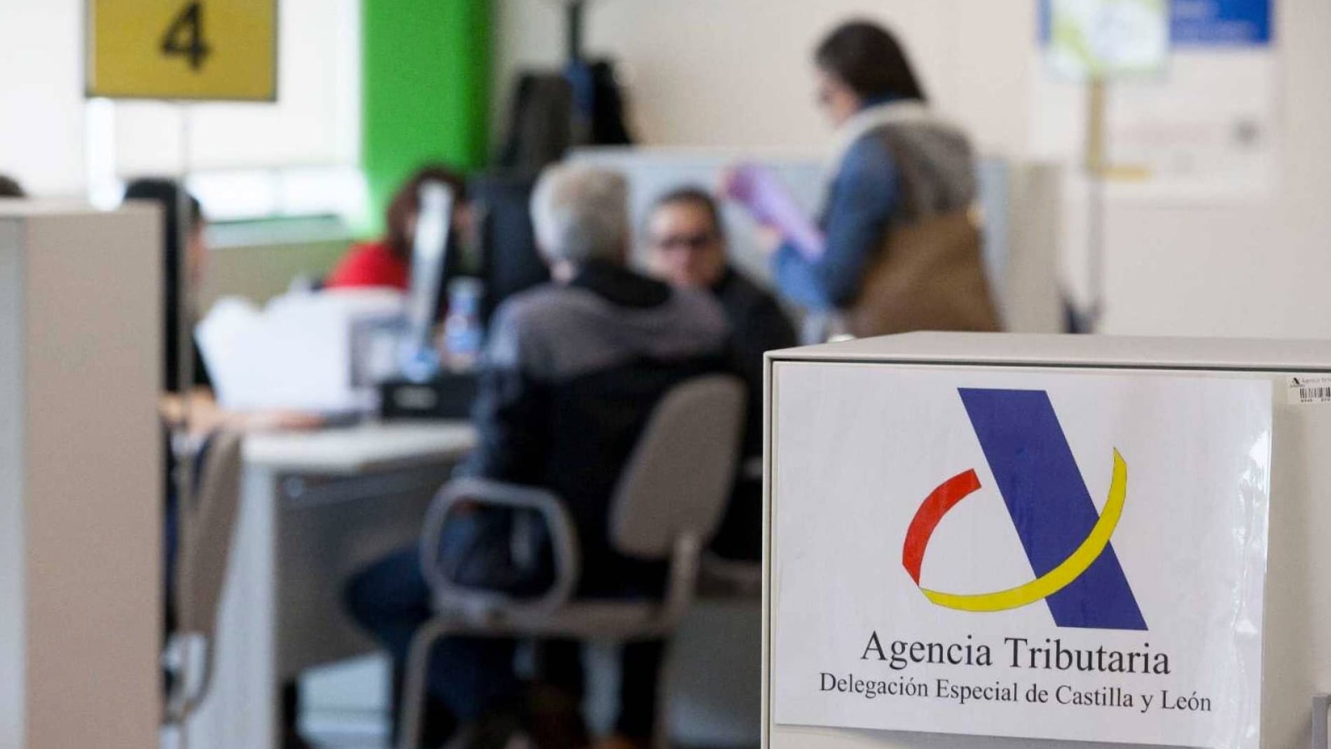 La Agencia Tributaria avisa de lo que se pagará de IRPF al cobrar el Salario Mínimo Interprofesional