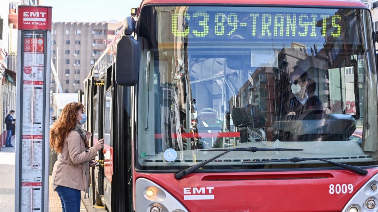 Bolsa de trabajo para 500 conductores de autobús en la EMT Valencia