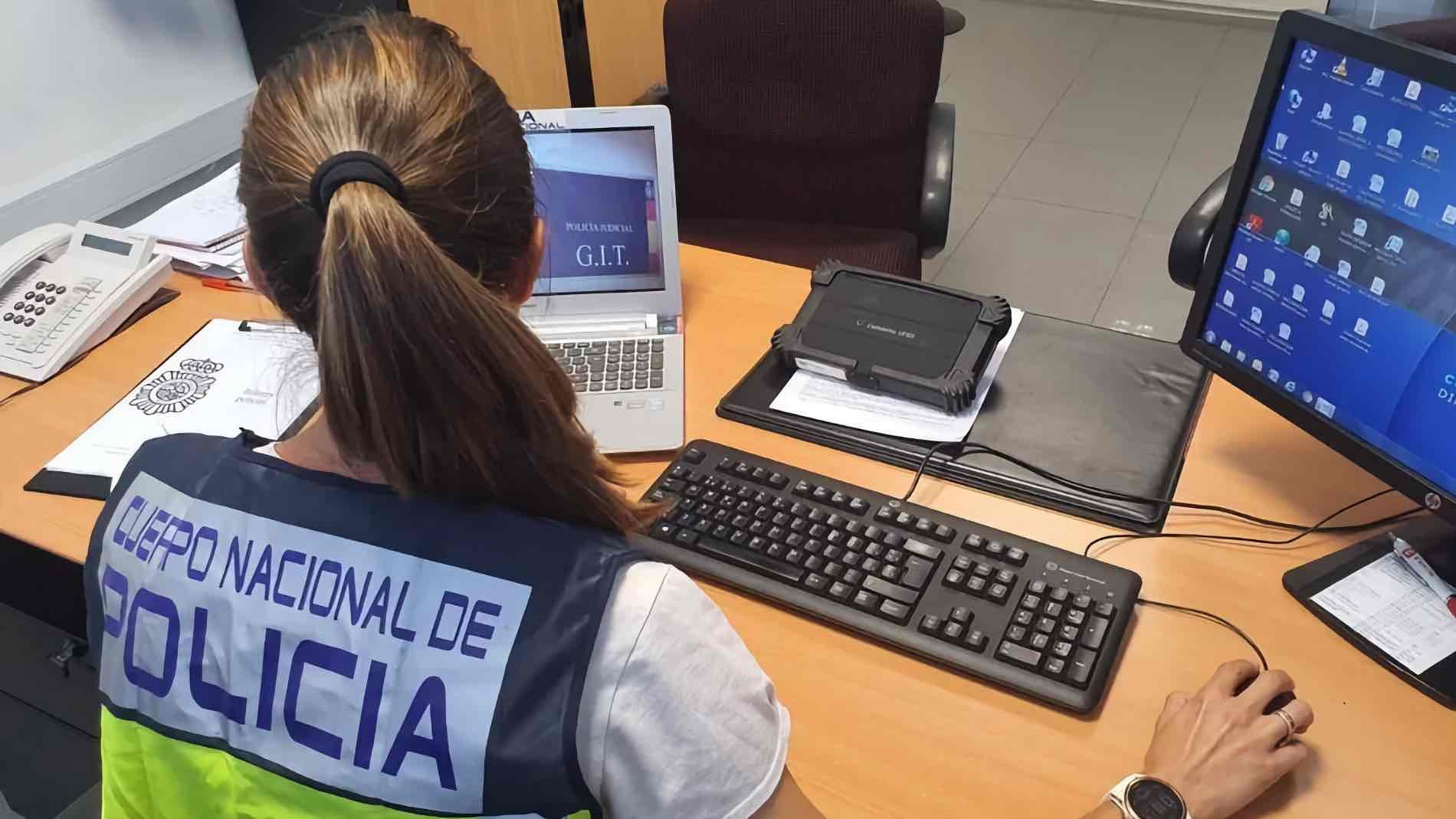 La Policía Nacional alerta sobre cómo pillar a una estafador del amor: todas las señales