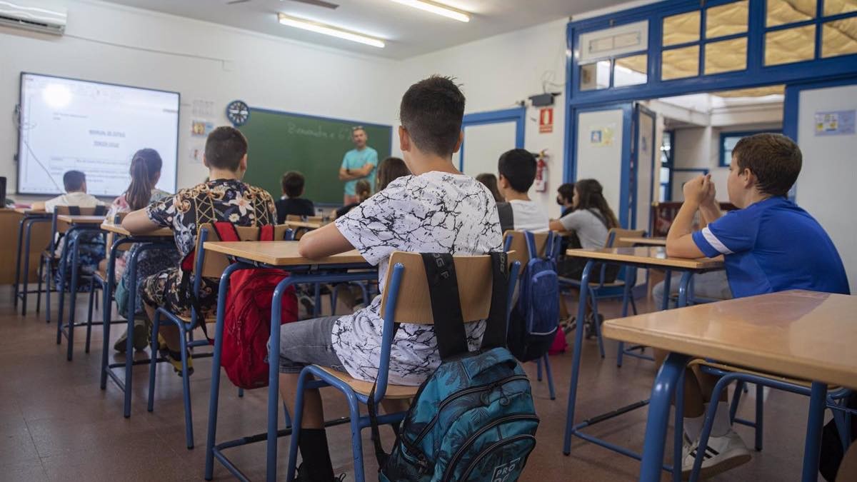 Nuevo subsidio universal de 400 euros sin requisitos de renta para estudiantes: quién puede pedirlo