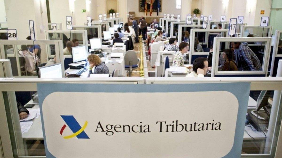 Los opositores de Hacienda podrían recibir una beca de 7.000 euros anuales