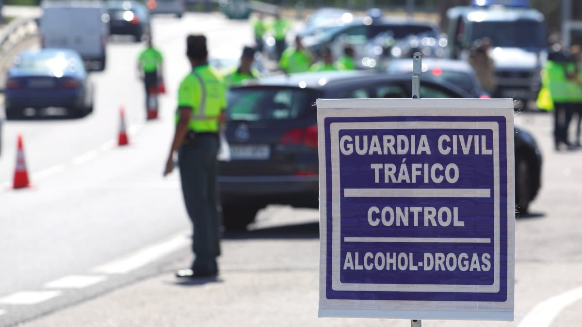 Cuántas cervezas te dan positivo en un control de alcoholímetro: la DGT lo explica