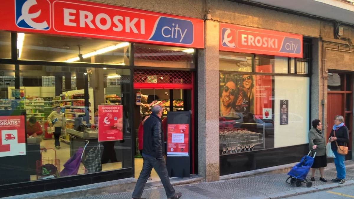 Eroski lanza esta cesta a precios rebajados para ahorrar dinero en la compra