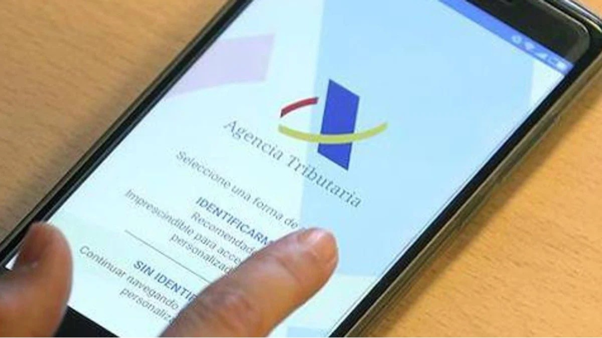 La estafa que suplanta a la Agencia Tributaria y llega por SMS