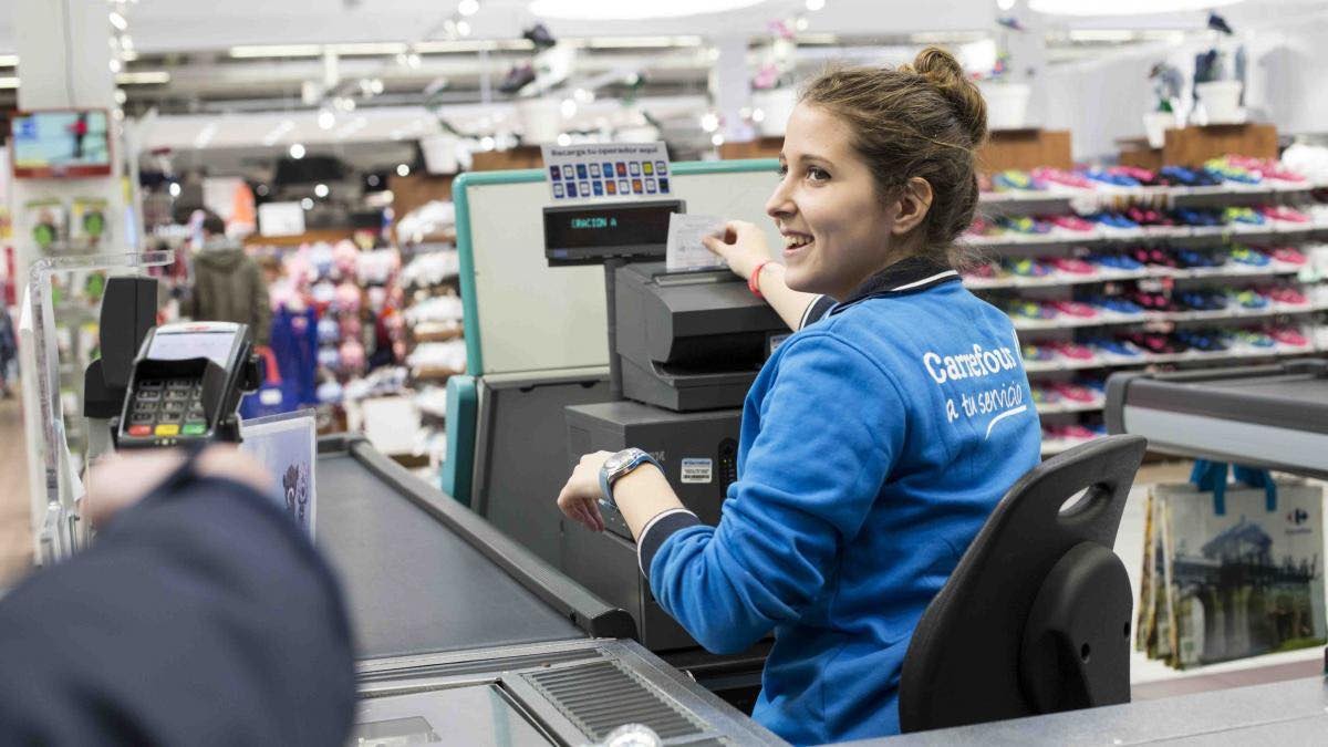 El Corte Inglés, Carrefour o Ikea pactan una subida salarial histórica y aumentan los días de descanso
