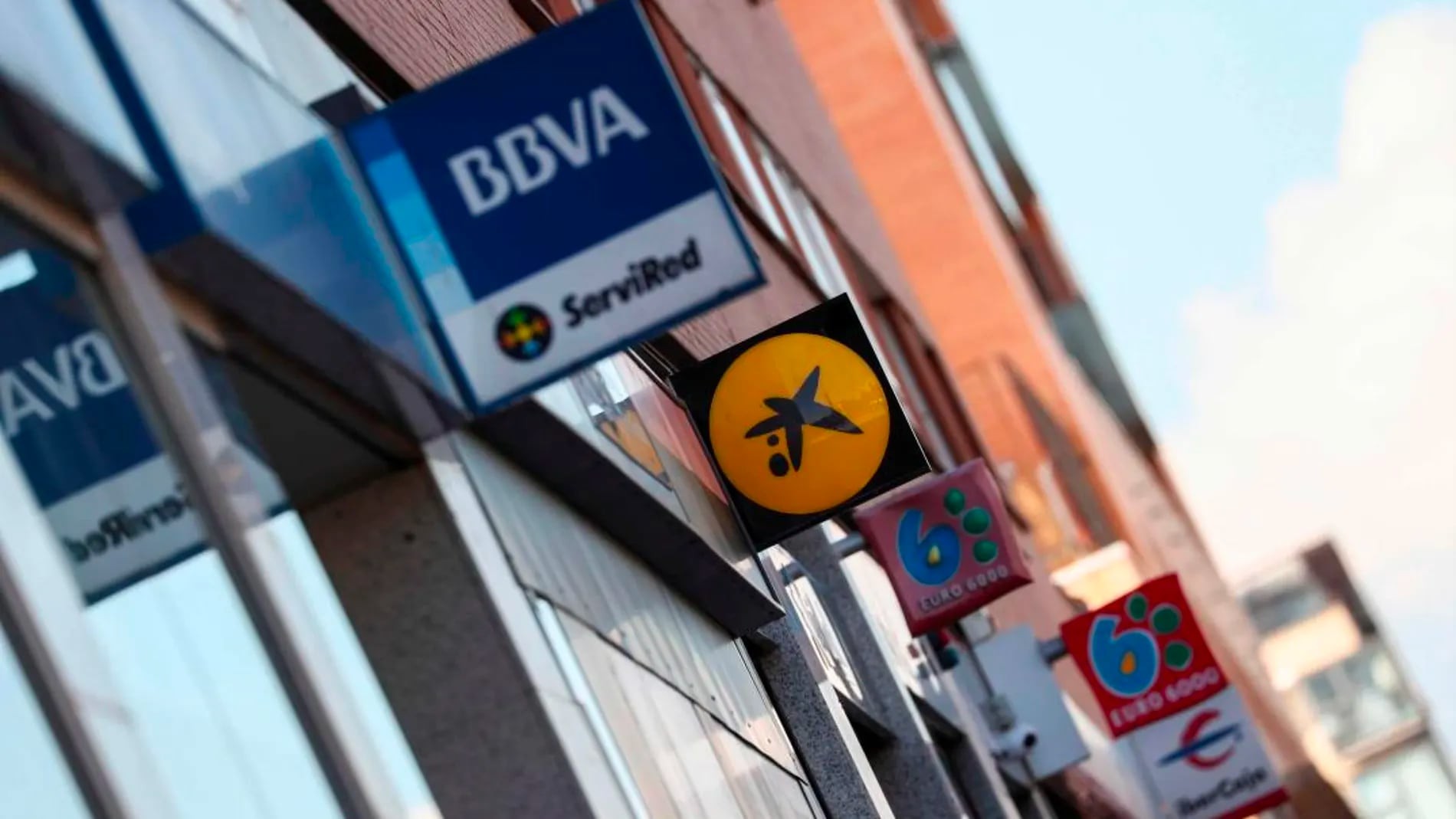 Este es el banco que te regala 350 euros solo por llevar tu nómina
