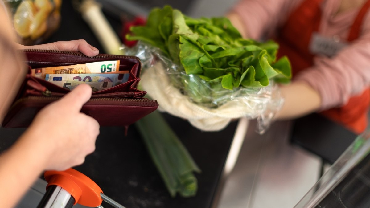 Baja el IPC de marzo hasta el 3,3% pero la inflación subyacente sigue siendo un problema