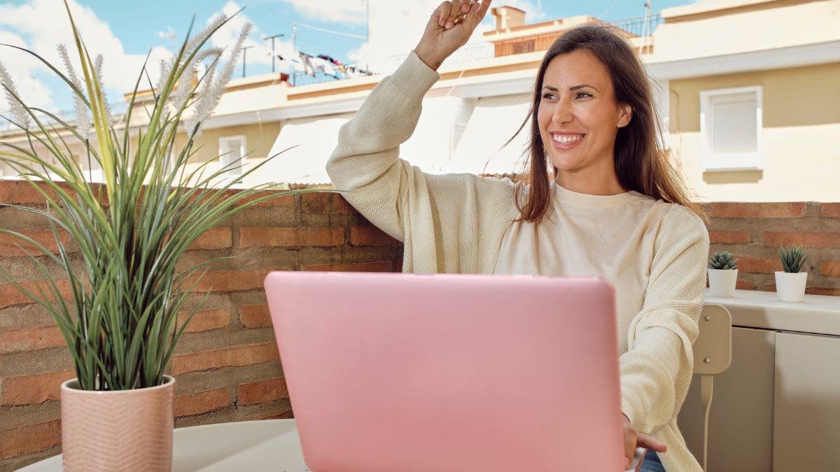 Empleo para madres que no quieren renunciar a su familia: únete a ‘Mamis Digitales’