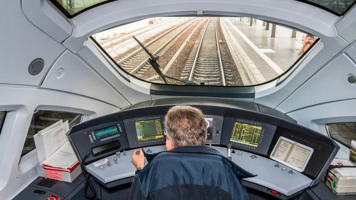 Oferta empleo público Renfe: llega el examen para incorporase a la plantilla