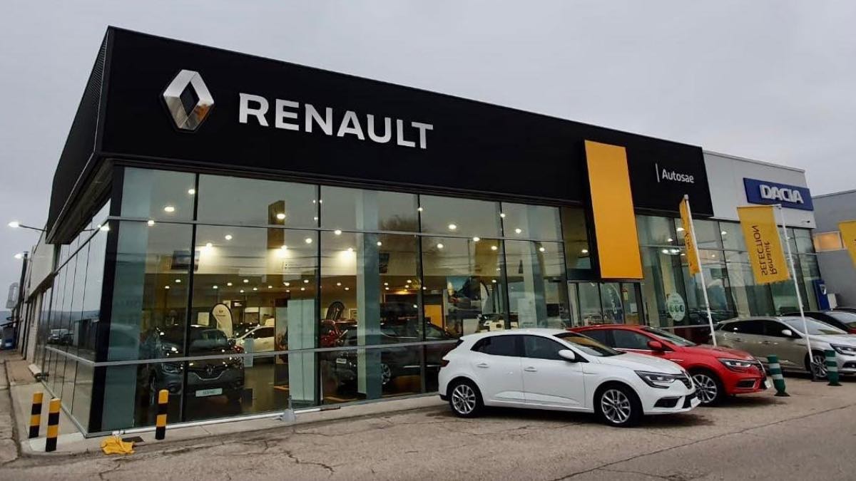 Renault planta cara a Elon Musk y Tesla por el precio de los coches eléctricos