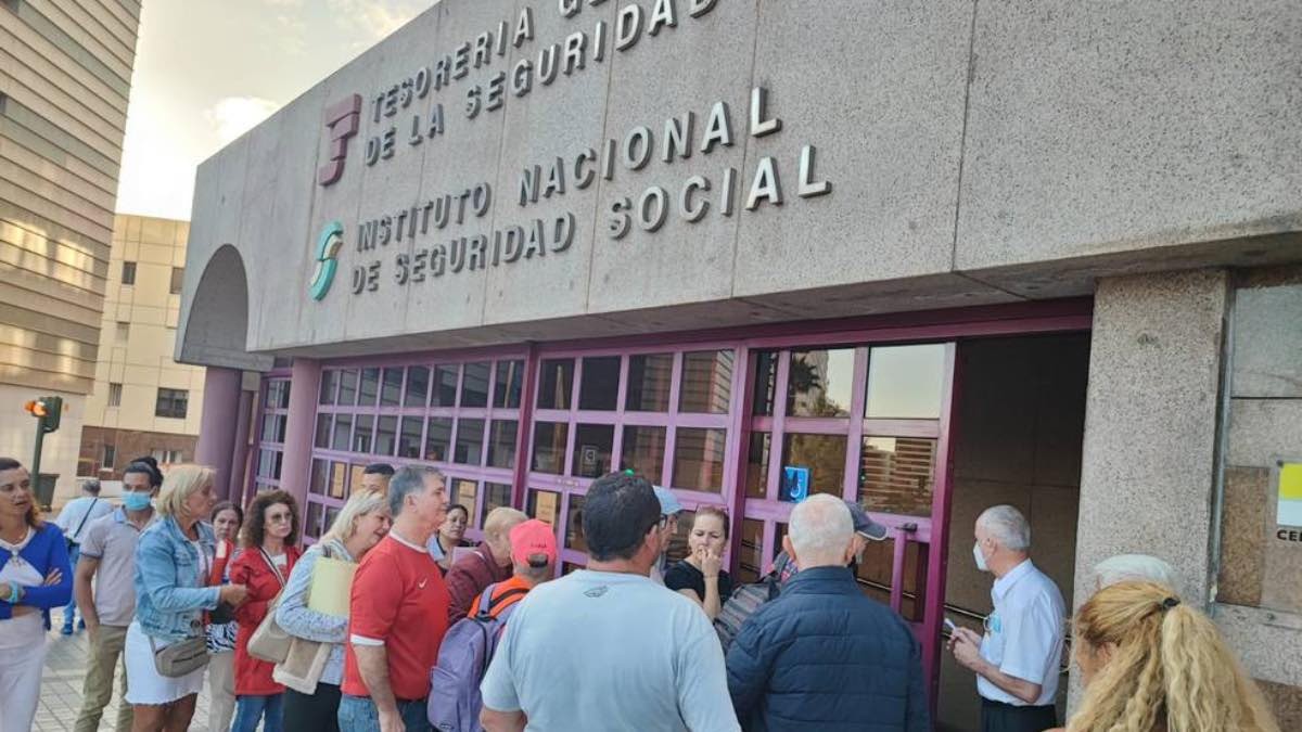 La Seguridad Social habilita un número de WhatsApp para atender a estos ciudadanos