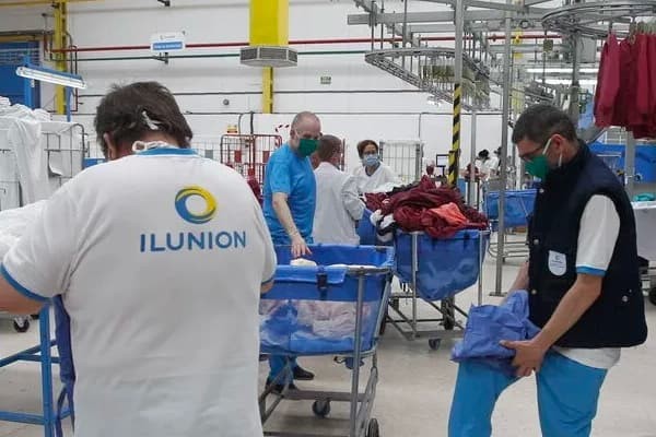 Trabajadores de lavanderias Ilunion