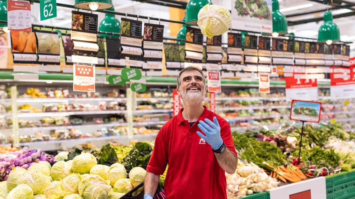 Alcampo incorporará más de 1.700 nuevos empleados para su campaña de verano