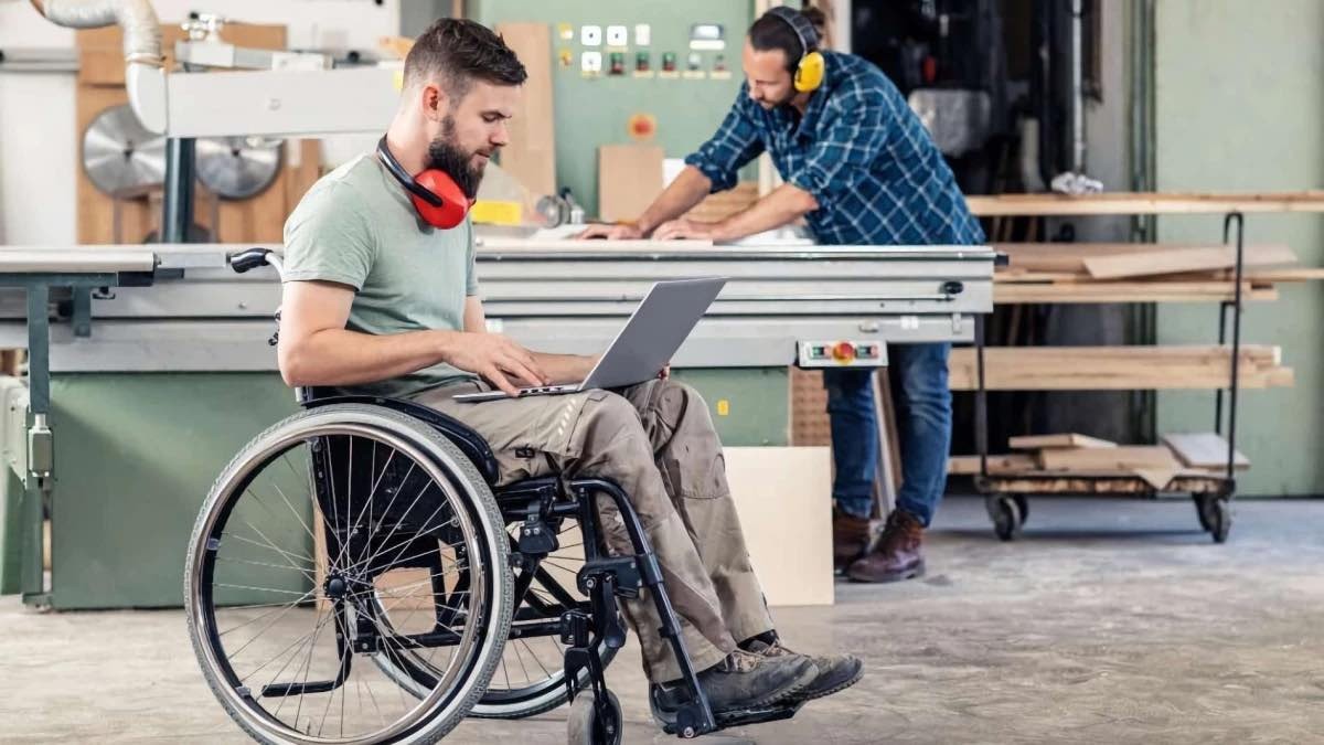 persona con una incapacidad trabajando