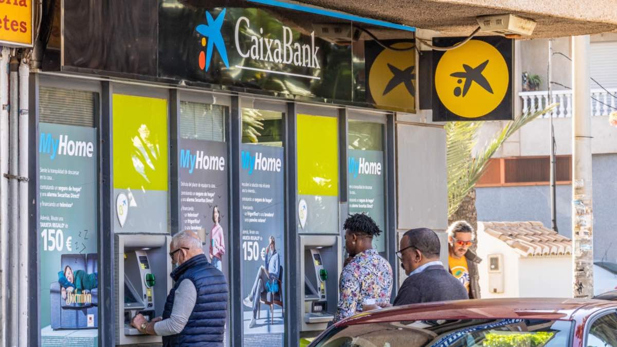 Caixabank y Correos te envían hasta 500 euros en efectivo sin moverte de casa