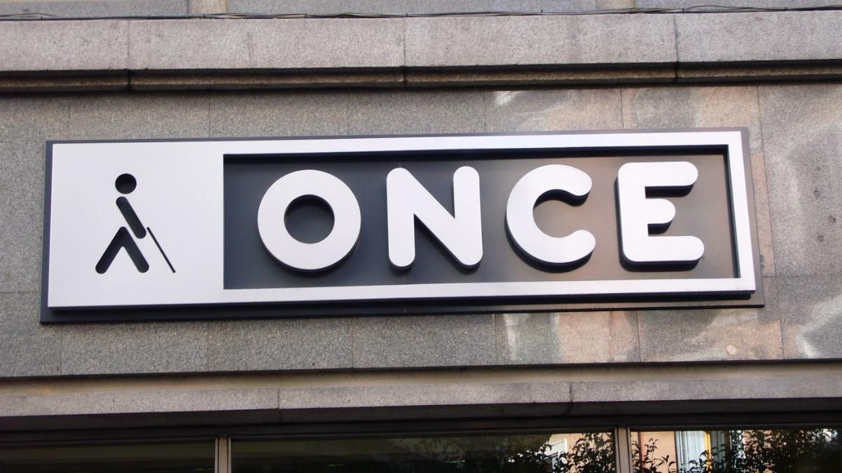 Curso gratis para trabajar en la ONCE con contrato indefinido y sueldo hasta 2.200 euros