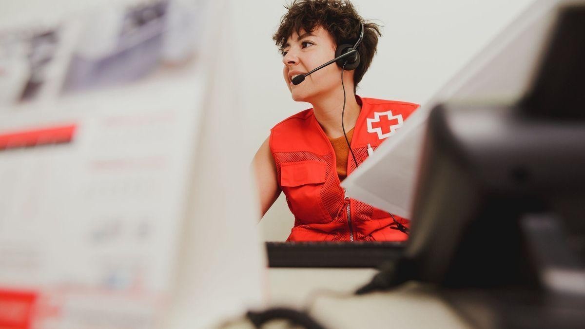 Cruz Roja Española lanza 130 ofertas de empleo: contrato indefinido y sueldos de hasta 26.000 euros