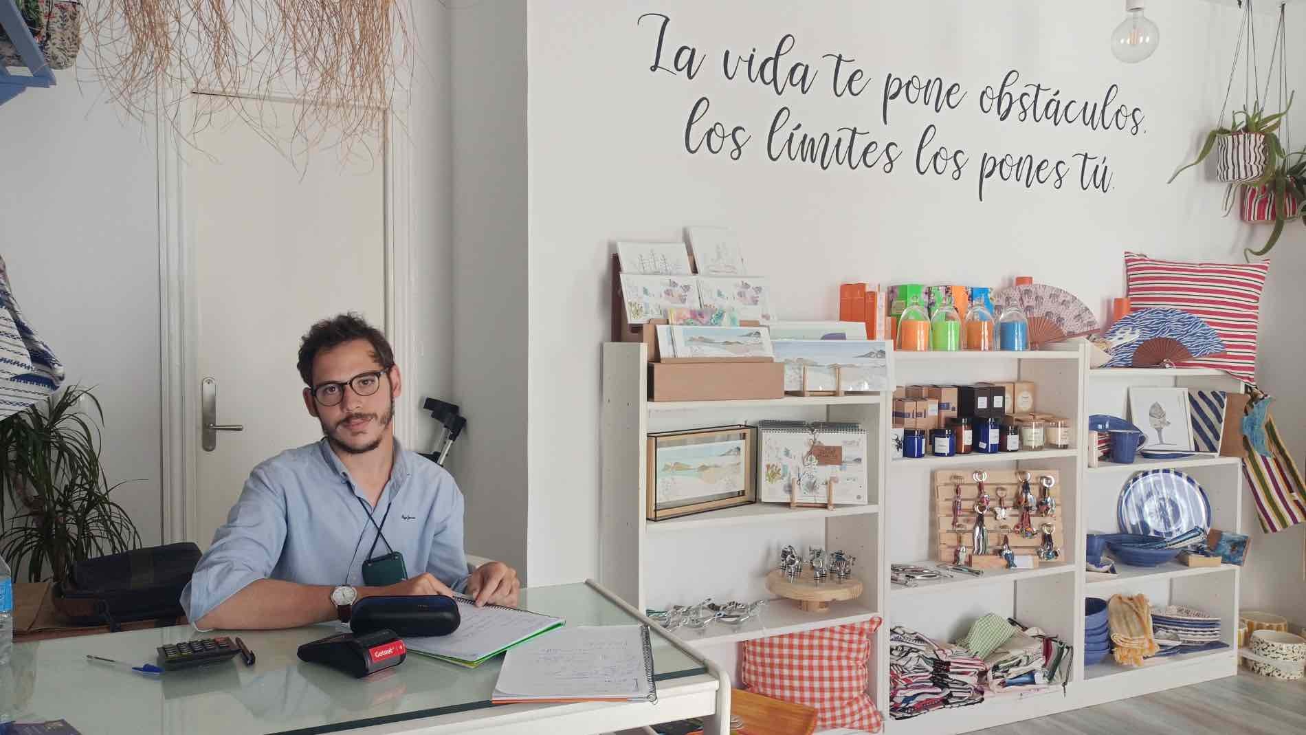 Manu, el joven empresario con discapacidad del 67% que triunfa como autónomo