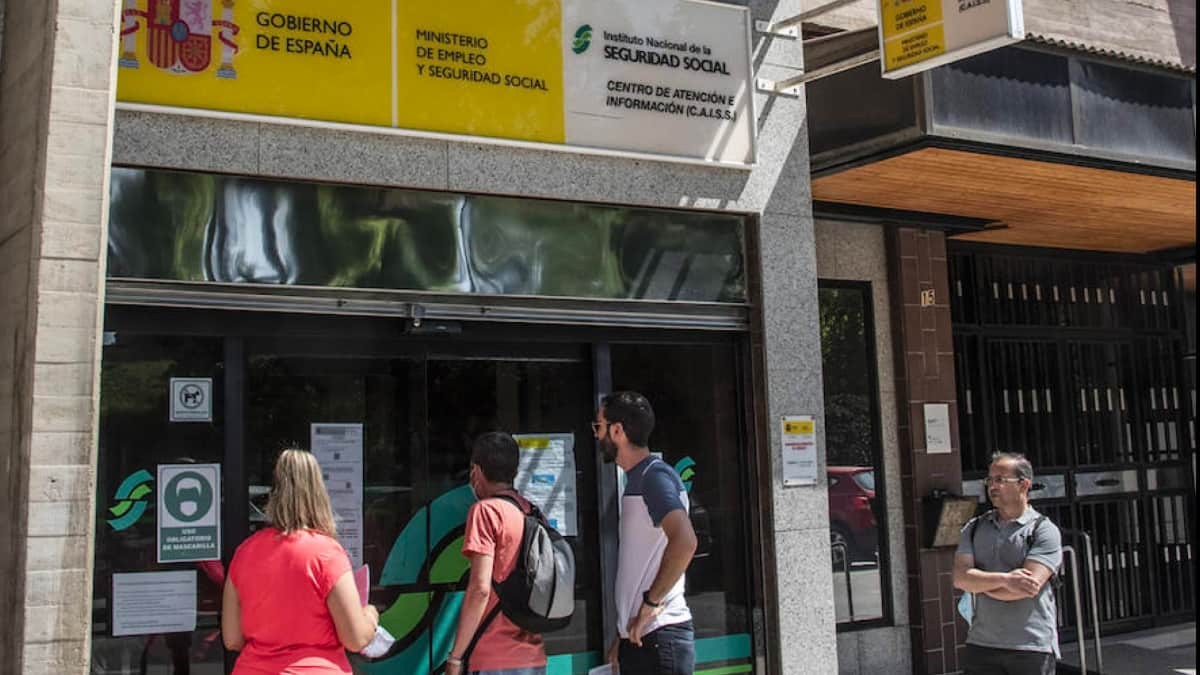 No vayas a las oficinas de la Seguridad Social a esta hora porque podrían no atenderte
