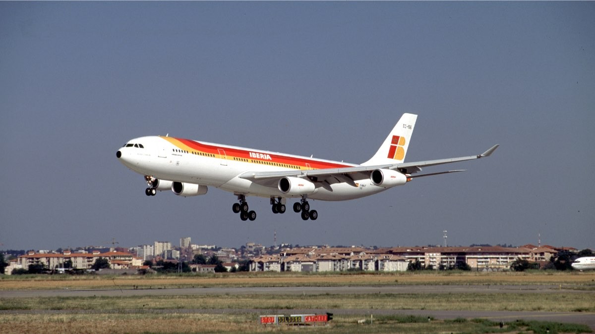 Iberia rompe barreras y permite pagar a plazos sus billetes de avión: ¿cómo funciona?
