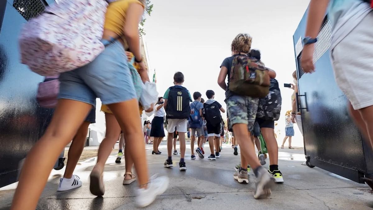 Ya se puede solicitar la ayuda universal de 400 euros: qué alumnos pueden pedirla