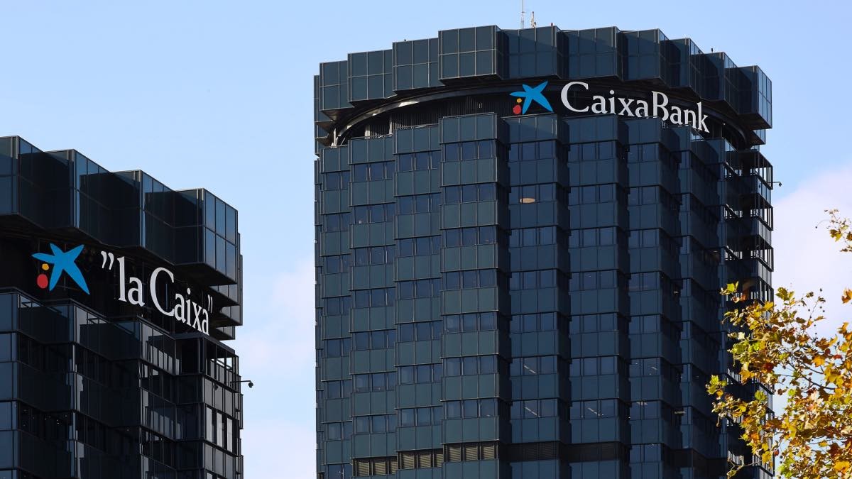 Apúntate a los premios de CaixaBank y Microsoft: 15 becas remuneradas y 10.000 euros para la mejor candidatura
