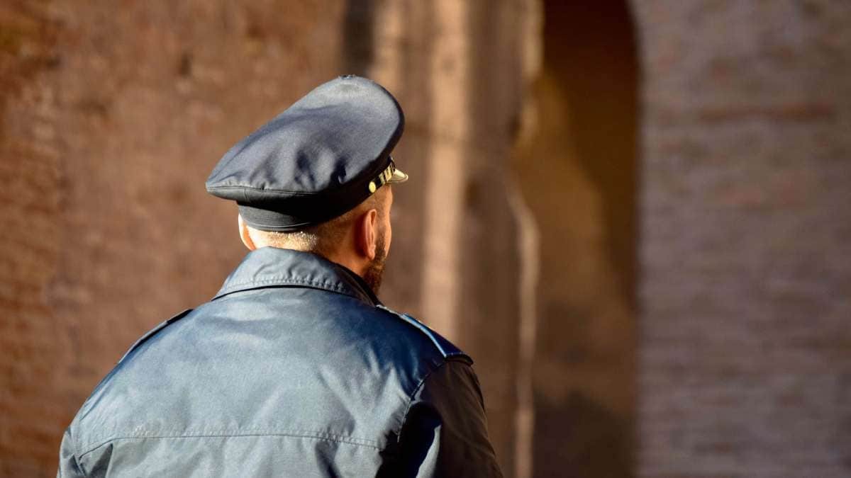 Se buscan vigilantes para trabajar en Prosegur: contratos fijos, ayuda a la vivienda y extras de 1.000 euros
