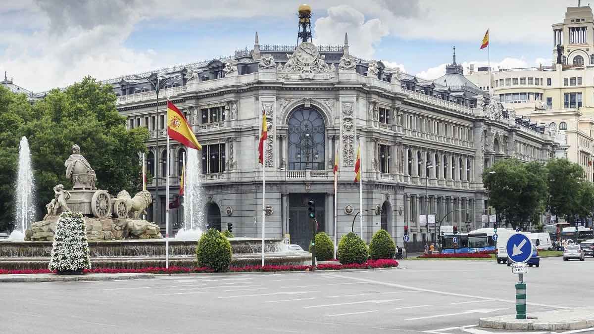 El Banco de España pide leer la letra pequeña de los bancos a la hora pedir financiación