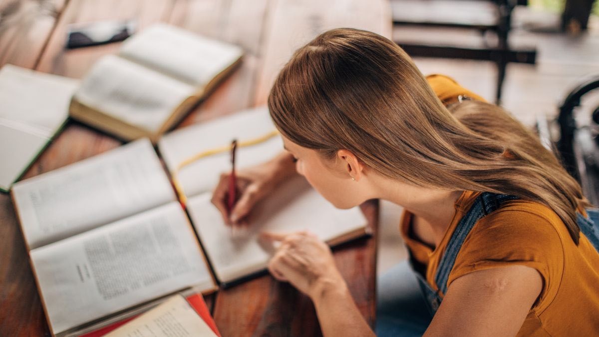 Los cursos de verano de la UNED rebajados solo este mes: suman créditos