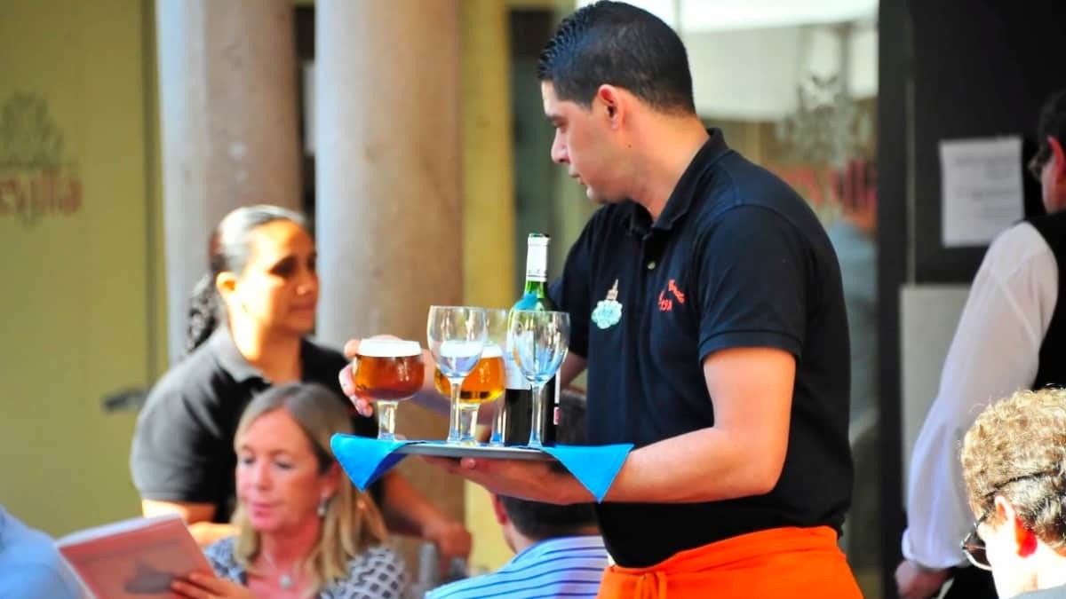 ¿Necesitas trabajar este verano? Estas son las más de 3.000 ofertas que tiene Adecco