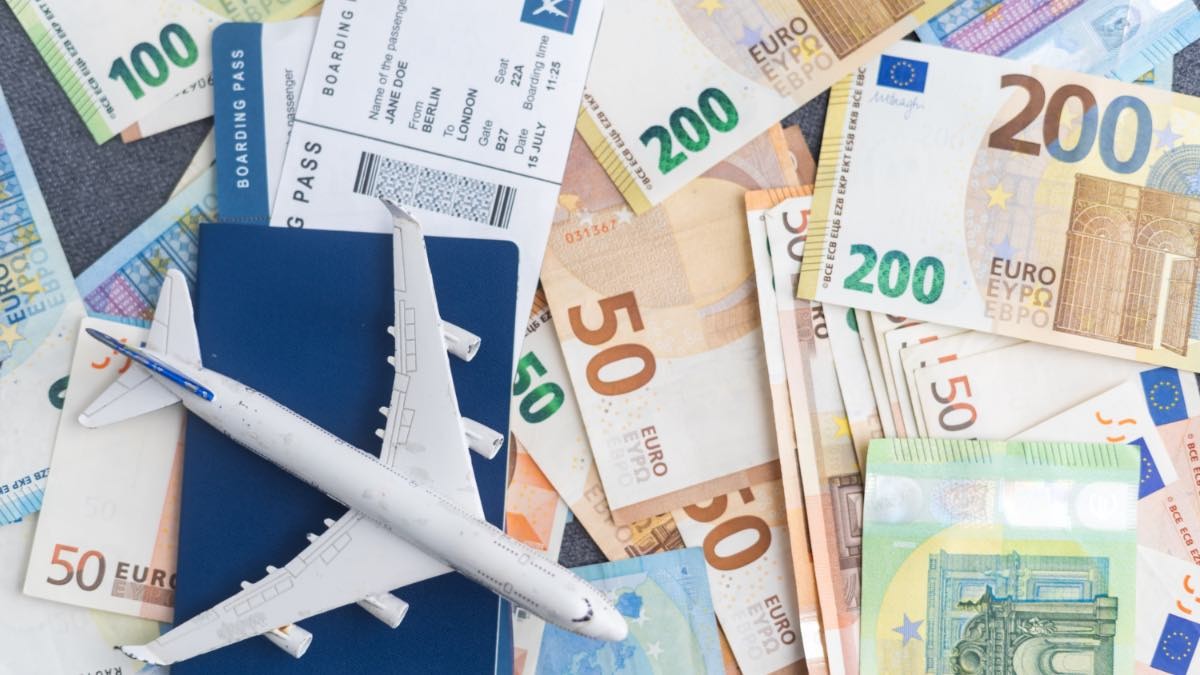 La primera aerolínea que devolverá el dinero a los que les toque mesa electoral